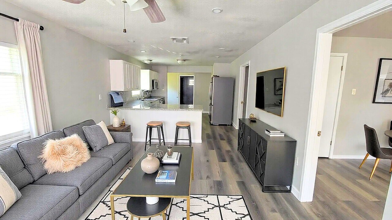 1107 Beech St in Bonham, TX - Building Photo