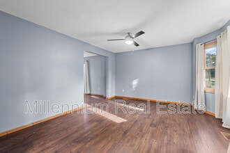303 S Saginaw St in Lapeer, MI - Foto de edificio - Building Photo