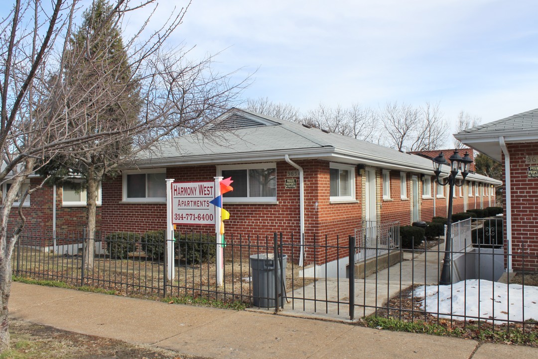 Roadway Apartments in St. Louis, MO - Building Photo