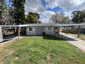 532-534 W Lake Deer Dr in Winter Haven, FL - Building Photo