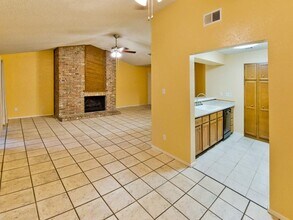 3839 Dry Creek Dr in Austin, TX - Building Photo - Building Photo