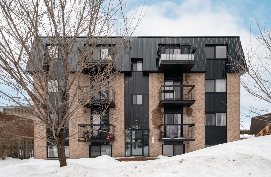 3469 Mountainview in Longueuil, QC - Building Photo