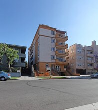 Carlton Crest Condominiums in Los Angeles, CA - Foto de edificio - Building Photo