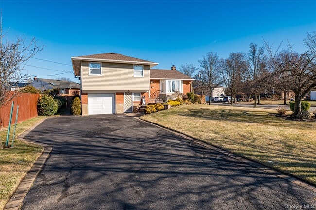 13 Evelyn Rd in Plainview, NY - Building Photo - Building Photo