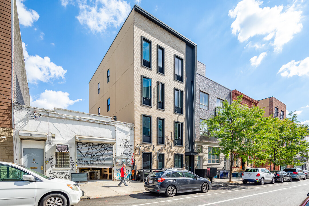 378 Harman St in Brooklyn, NY - Foto de edificio