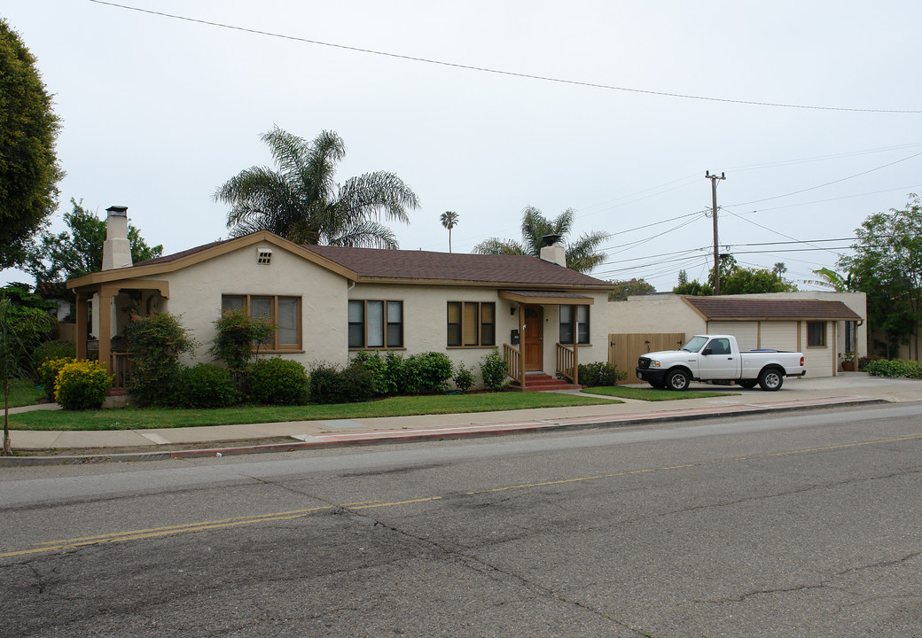 2110-2118 E Ocean Ave in Ventura, CA - Building Photo