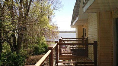 14711 N River Beach Dr, Unit D in Chillicothe, IL - Building Photo - Building Photo