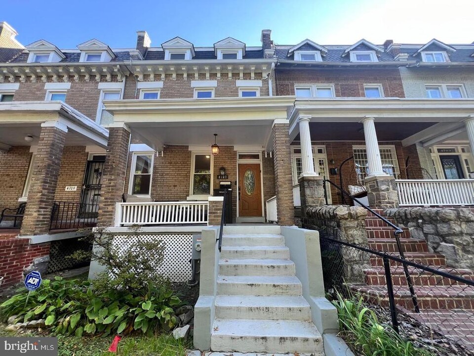 4707 Georgia Ave NW in Washington, DC - Foto de edificio