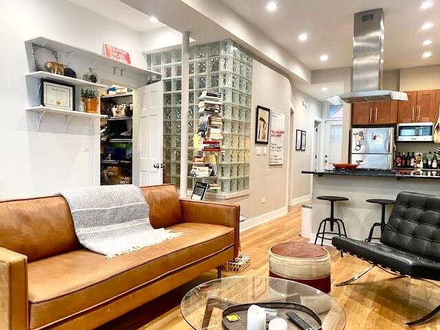 1636 W Beach Ave, Unit 1F