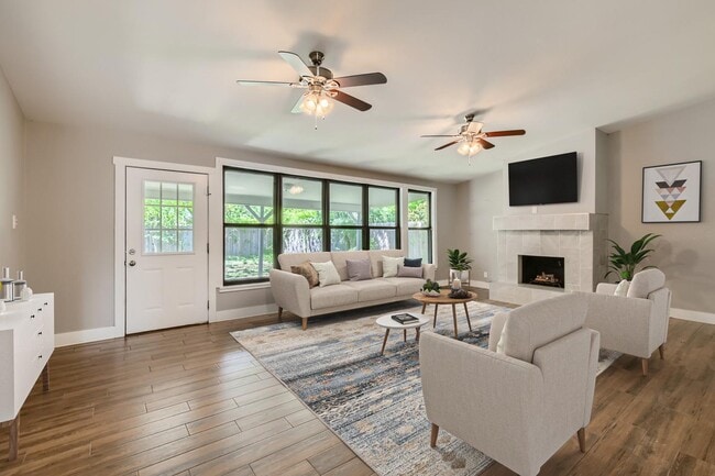property at 722 E Nottingham Dr