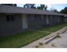 1000 W Olive St in Rogers, AR - Foto de edificio - Building Photo