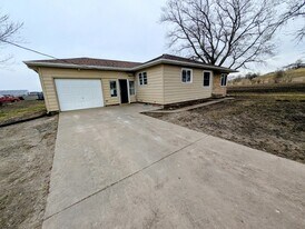 2031 Blue Dr in Pella, IA - Building Photo