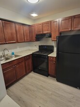 16W535 79th St in Willowbrook, IL - Foto de edificio - Building Photo