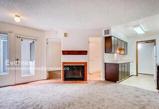 1825 Kendall St-Unit -APT 212 in Lakewood, CO - Building Photo - Building Photo