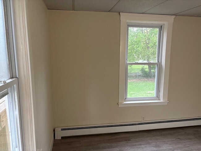 6 Holstrom Ct, Unit Apt 2