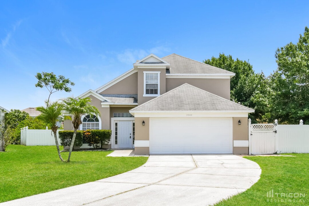 2242 Stonehedge Loop in Kissimmee, FL - Building Photo