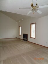 1130 SW Fleishauer Ln in McMinnville, OR - Building Photo - Building Photo