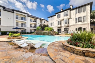 Hadley Midtown in Houston, TX - Building Photo