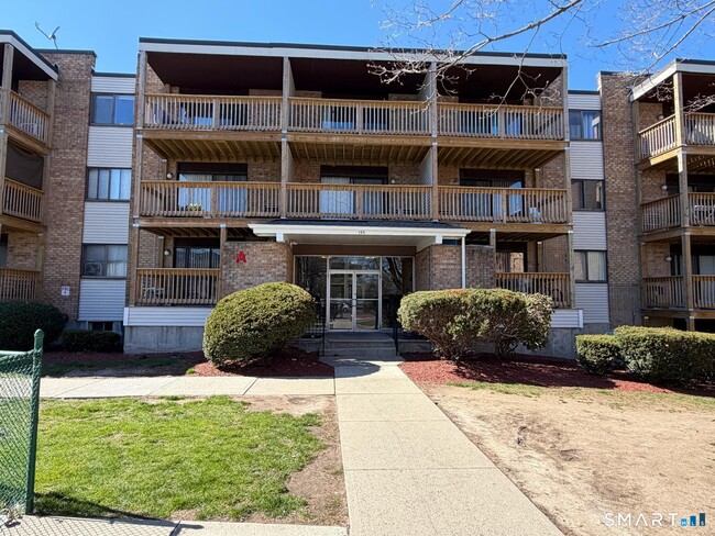 155 Bull Hill Ln in West Haven, CT - Building Photo - Building Photo