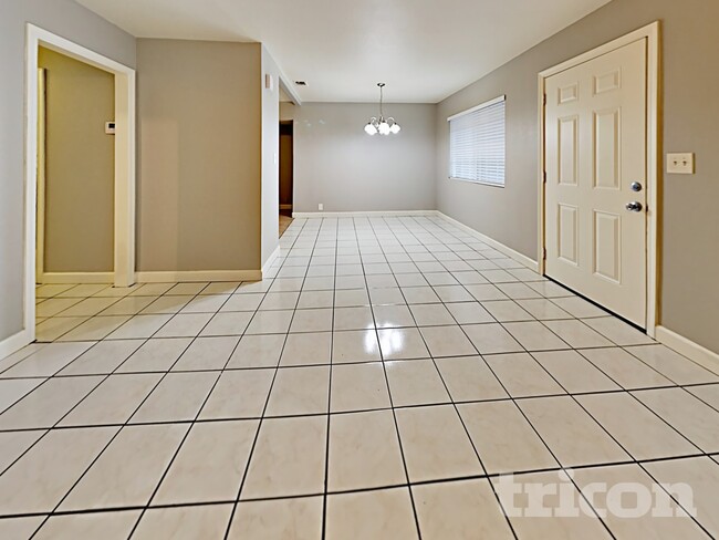 684 Brown Ave in Yuba City, CA - Building Photo - Building Photo