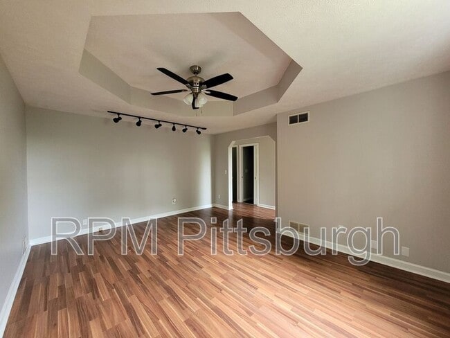 2301 Mt Troy Rd in Pittsburgh, PA - Building Photo - Building Photo