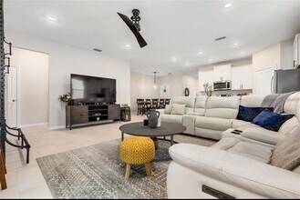 32959 Sand Creek Dr in Wesley Chapel, FL - Building Photo - Building Photo