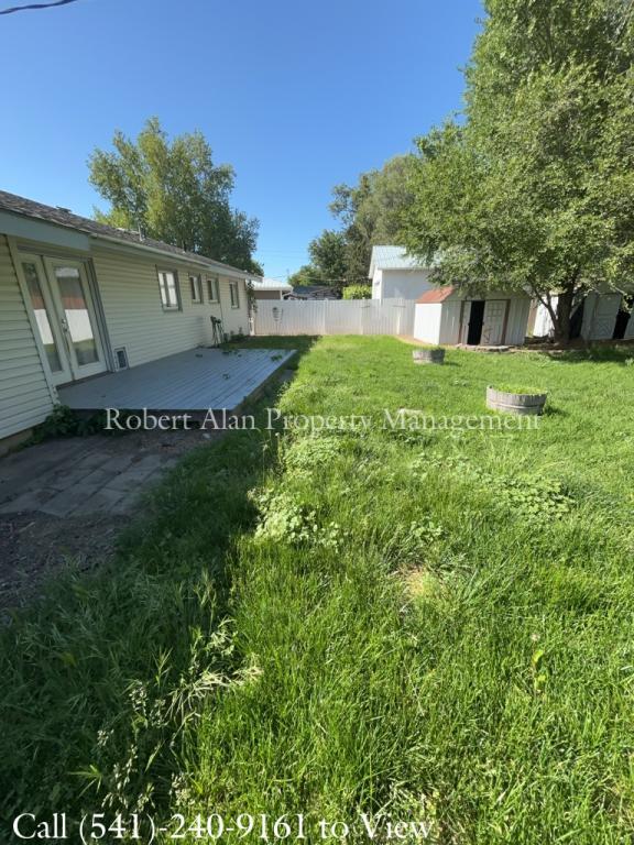 property at 724 SW 37th St