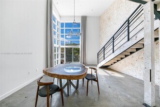 7700 Collins Ave in Miami Beach, FL - Foto de edificio - Building Photo