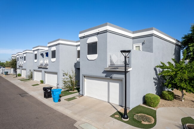 Metro 1 Townhomes in Phoenix, AZ - Foto de edificio - Building Photo