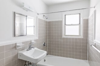 Crestwood Lake Apartments in Yonkers, NY - Foto de edificio - Interior Photo