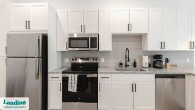 650 E Sycamore St in Denton, TX - Building Photo - Building Photo