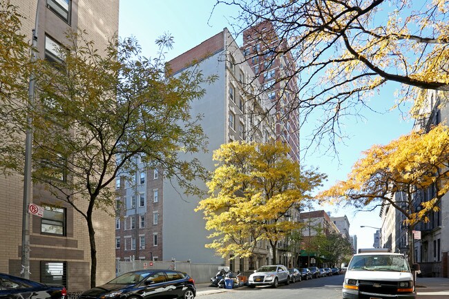 508 W 112th St in New York, NY - Building Photo - Building Photo