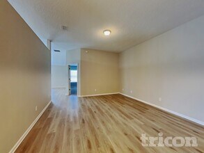 69 Marisco Way in Jacksonville, FL - Foto de edificio - Building Photo