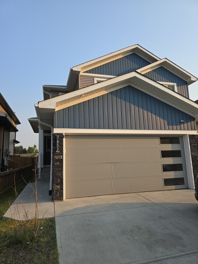 property at 7652 Creighton Pl SW
