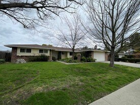6253 Fennwood Ct in Sacramento, CA - Building Photo