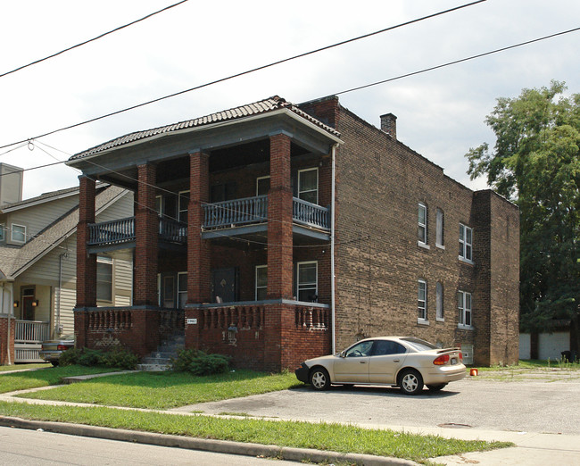 5902 Linwood Ave in Cleveland, OH - Foto de edificio - Building Photo