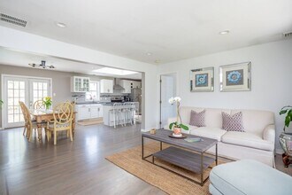 33 Edwards Ave in East Hampton, NY - Building Photo - Building Photo
