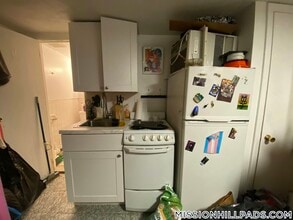 28 S Huntington Ave, Unit B2 in Boston, MA - Foto de edificio - Building Photo