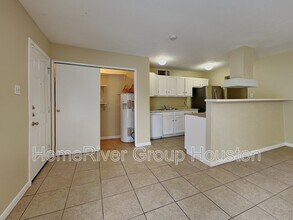 5114 Shadowridge Dr in Houston, TX - Building Photo - Building Photo