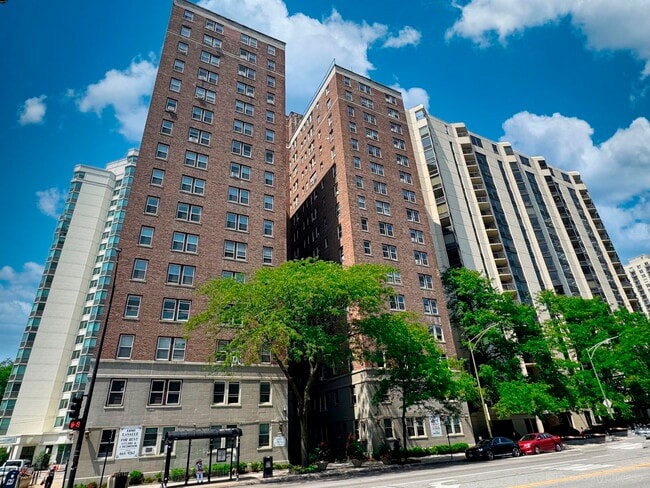 property at 1100 N La Salle Dr