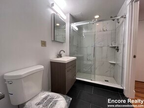 195 Commonwealth Ave, Unit B in Boston, MA - Foto de edificio - Building Photo