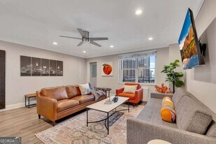 300 Peachtree St NE, Unit 6H in Atlanta, GA - Building Photo
