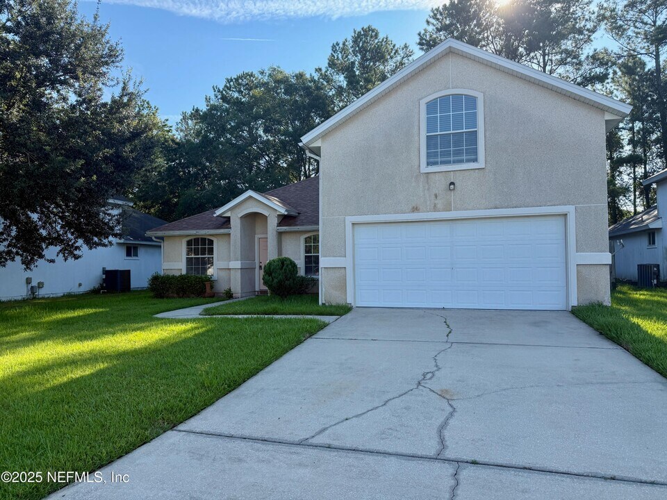 1143 Summer Springs Drive in Middleburg, FL - Building Photo