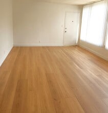 1133 N Hacienda Pl in West Hollywood, CA - Foto de edificio - Building Photo