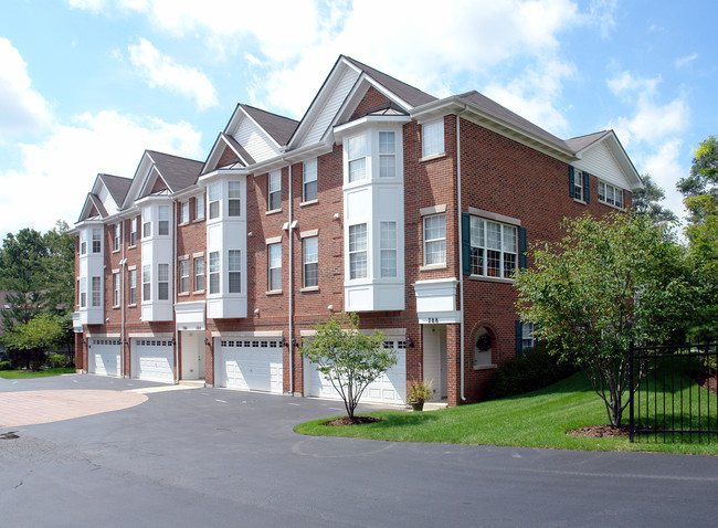 775-788 W Northwest Hwy in Palatine, IL - Foto de edificio - Building Photo