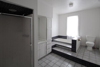 322 S Trenton Ave, Unit 1 in Pittsburgh, PA - Building Photo - Building Photo