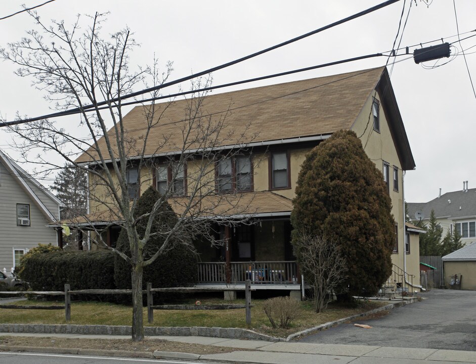 225-227 Lexington Ave in Oyster Bay, NY - Building Photo