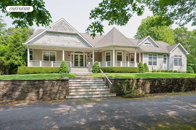 104 Merchants Path in Sag Harbor, NY - Foto de edificio - Building Photo