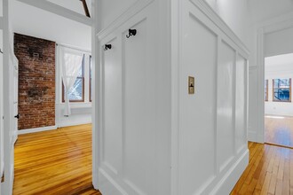 479 Beacon St, Unit 32 in Boston, MA - Building Photo - Building Photo