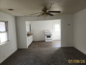 105 N Wynne St in Pampa, TX - Foto de edificio - Building Photo